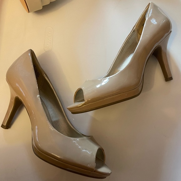 Women's Rainaa Peep Toe Platform Stiletto Dress Pumps in shiny nude - Picture 1 of 9